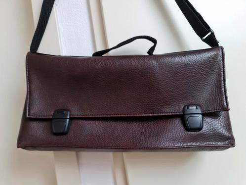 Dorra tas design tas Door Thomassen roodbruin bordeaux mooi, Sieraden, Tassen en Uiterlijk, Tassen | Schooltassen, Zo goed als nieuw