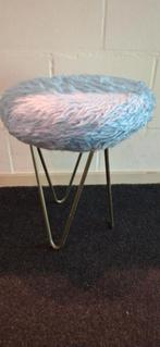 Harpin krukje met schapenvacht en blauwe nepvacht, Ophalen of Verzenden