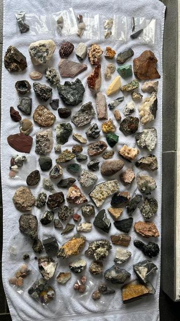 Doos vol mooie mineralen, Bergkristal Pyriet & meer beschikbaar voor biedingen