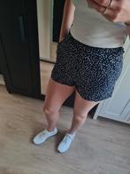 Zwart short met witte stippen, maat 36, gedragen, Kort, Primark, Zwart, Ophalen of Verzenden
