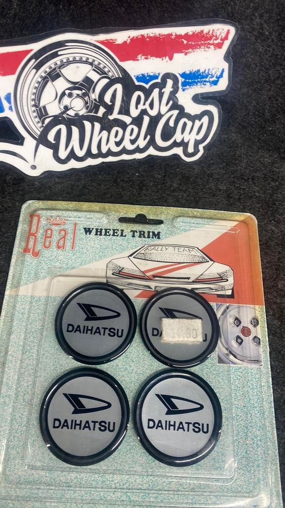 45 mm daihatsu naafdop stickers, Ophalen of Verzenden, Zo goed als nieuw