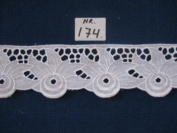 Nr 174 ) Aanbieding prachtig broderie kant 10 meter € 8,00 beschikbaar voor biedingen