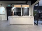 Keuken met brug eiland Grijs met houtlook, Ophalen, Nieuw, Dubbelwandige keuken, Met kookeiland