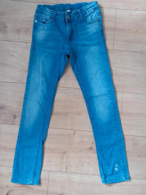 Zgan soepele spijkerbroek 134., Kinderen en Baby's, Kinderkleding | Maat 134, Zo goed als nieuw, Meisje, Broek, Ophalen of Verzenden