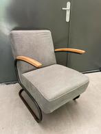 Stoere fauteuil met houten leuningen, Huis en Inrichting, Fauteuils, Ophalen, Zo goed als nieuw, 50 tot 75 cm