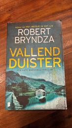 Robert Bryndza - Vallend duister, Boeken, Ophalen of Verzenden, Zo goed als nieuw, Robert Bryndza