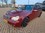 Mercedes-Benz C-Klasse 1.8 C180 Kompr Sedan 2003 Rood, Auto's, Mercedes-Benz, 13 km/l, Zwart, 1796 cc, Origineel Nederlands