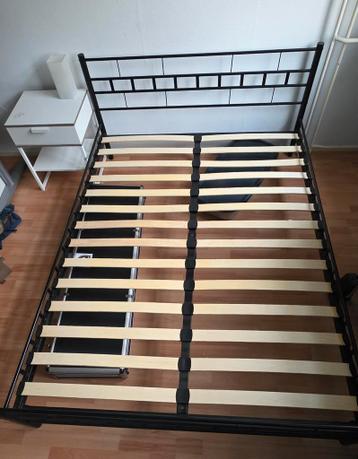 Bed frame met nachtkastje - afbeelding 1