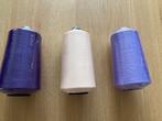 Drie grote polyester klossen garen. Lila, Paars en Roze, Ophalen of Verzenden, Nieuw, Garen of Naald(en)