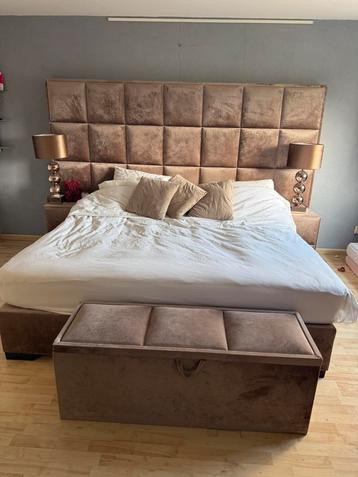 Hotel chique boxspring bed 200x200 kleur taupe compleetset beschikbaar voor biedingen