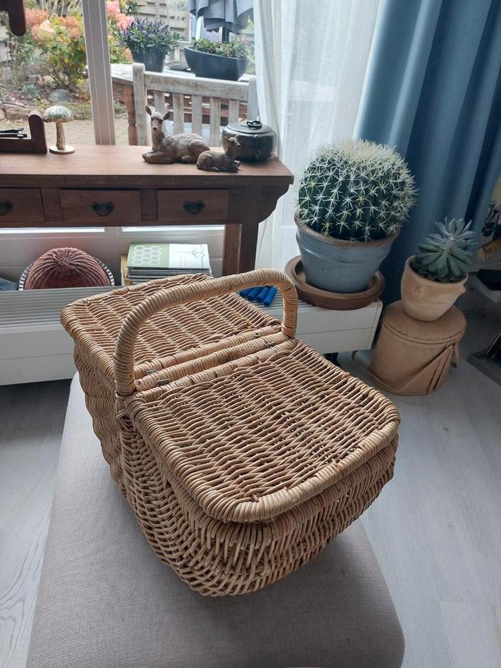 Rieten Mand met Deksel - Groot Formaat, Hobby en Vrije tijd, Picknickmanden, Zo goed als nieuw, Zonder inhoud, Ophalen