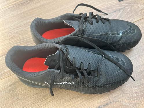 Nike Phantom voetbalschoenen maat 38 zgan zwart kunstgras, Sport en Fitness, Voetbal, Zo goed als nieuw, Schoenen, Maat S, Ophalen of Verzenden
