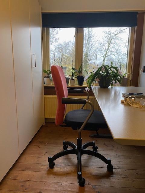 Professioneel Waiko bureau met bureaustoel, Huis en Inrichting, Bureaus, Gebruikt, Bureau, In hoogte verstelbaar, Ophalen