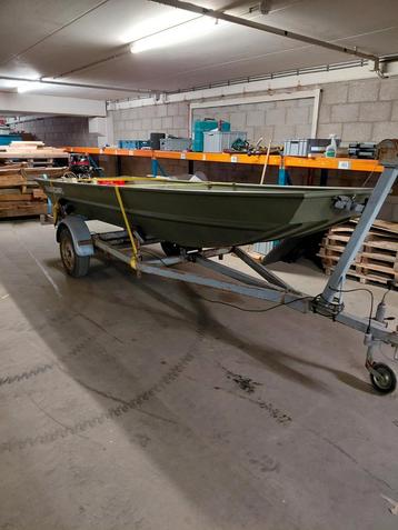 Hele nette Alumacraft platbodem met 8 pk mercury beschikbaar voor biedingen