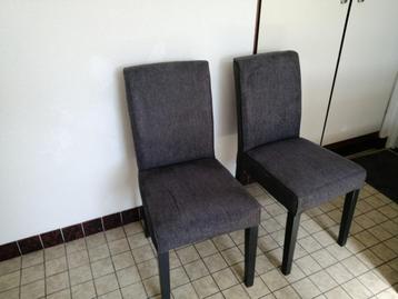 MOET NU WEG!! 2 STEVIGE GRIJZE EETHOEK STOELEN | TWO CHAIRS beschikbaar voor biedingen