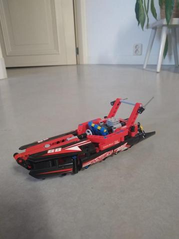 Technisch lego: Boot beschikbaar voor biedingen