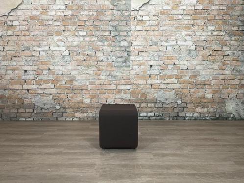 Ahrend poef bruin bij TheReSales, Huis en Inrichting, Banken | Voetenbanken en Poefen, Zo goed als nieuw, Minder dan 50 cm, Minder dan 50 cm