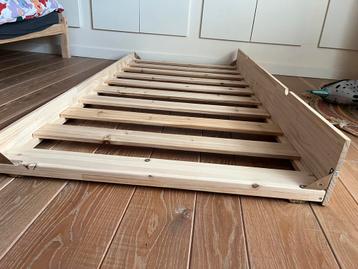 Uitschuifbed 90 x 190cm grenenhout beschikbaar voor biedingen
