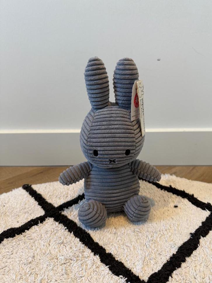 Nieuw grijs Nijntje corduroy knuffel dier 23cm beer Miffy, Kinderen en Baby's, Speelgoed | Knuffels en Pluche, Nieuw, Overige typen
