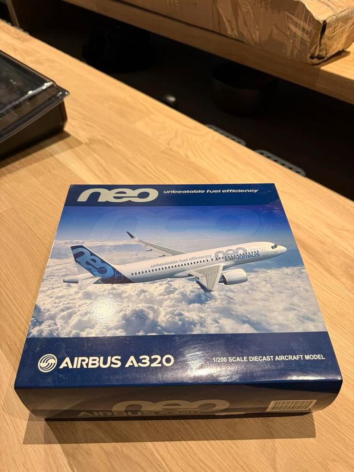 Airbus A320 Schaalmodel 1/200 JC Wings - Nieuwstaat, Verzamelen, Luchtvaart en Vliegtuigspotten, Zo goed als nieuw, Schaalmodel