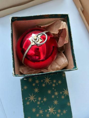 Vintage rode muziek kerstbal, stille nacht beschikbaar voor biedingen