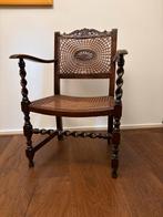 Vintage Kloosterstoel met Medaillon, Antiek en Kunst, Antiek | Meubels | Stoelen en Banken, Ophalen of Verzenden