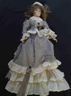 Fraaie pop. Porcelein en stof ! Speelt muziek !, Verzamelen, Ophalen, Zo goed als nieuw, Fashion Doll, Levensecht of Reborn