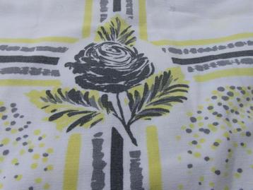 vintage tafelkleed wit grijs  geel 215  x 160 keurige staat beschikbaar voor biedingen