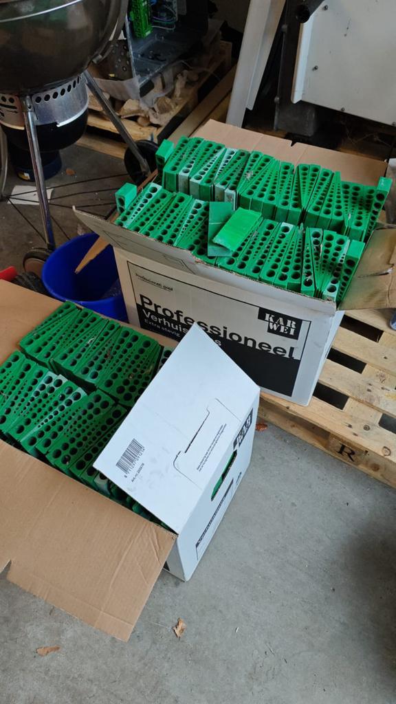 Plastic wigjes voor PV installatie - 1000 stuks, Doe-het-zelf en Verbouw, Overige Doe-het-zelf en Verbouw, Gebruikt, Ophalen