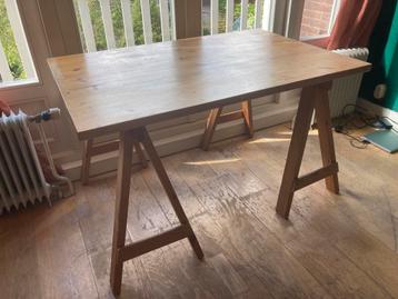 Bureau-/werktafel beschikbaar voor biedingen