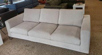 Minotti Gestoffeerd  beschikbaar voor biedingen