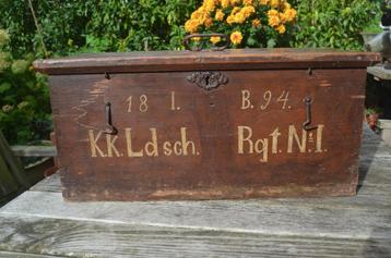 Antieke legerkist 1894 beschikbaar voor biedingen