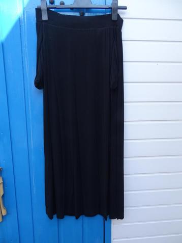 ALSNIEUW C&A ZWARTE MAXIROK- SOEPELE VISCOSE-MT L = MT 44-48 beschikbaar voor biedingen