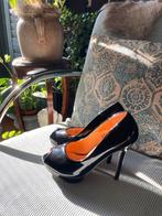1 paar zwarte lak- lederen pumps, maat 39, Kleding | Dames, Schoenen, Ophalen of Verzenden, Zo goed als nieuw, Zwart