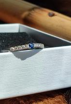 Witgoud ring 18 krt met 10 diamanten en éen saffier steen, Sieraden, Tassen en Uiterlijk, Verzenden, Wit, Zo goed als nieuw, Dame of Heer
