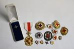 lot rode kruis speldjes embleem abzeichen medaille nl duits, Ophalen of Verzenden, Overige soorten, Nederland, Embleem of Badge