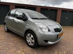 Toyota Yaris 1.0 12V Vvt-i 5DR Terra 2006 Grijs, Auto's, Origineel Nederlands, Handgeschakeld, 19 km/l, 3 cilinders