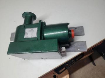 Oerdegelijke Stienen Ew12 liermotor  beschikbaar voor biedingen