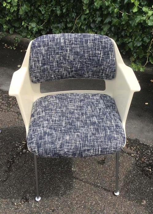 Gispen (Artifort) dutch design model 2225 stratus, Huis en Inrichting, Stoelen, Gebruikt, Vier, Kunststof, Metaal, Stof, Blauw