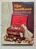 Fijne naaldkunst - Handwerk boek, Ophalen of Verzenden, Gelezen, Borduren en Naaien, Onbekend