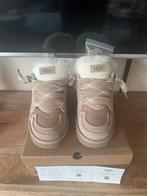 UGG Lowmel 40 nieuw Sand, Kleding | Dames, Verzenden, Beige, Nieuw, Sneakers of Gympen
