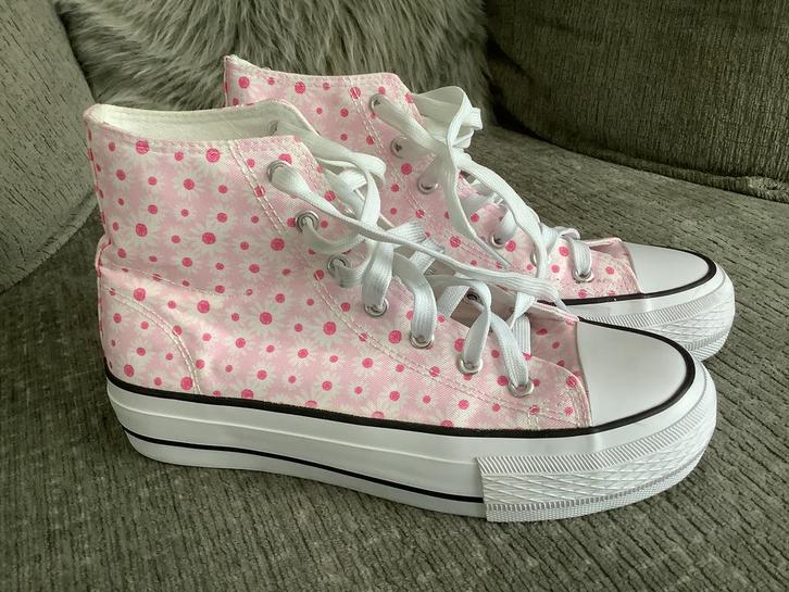 ZgaNIEUW! Dames schoenen sneakers roze bloemetjes maat 39, Kleding | Dames, Schoenen, Zo goed als nieuw, Sneakers of Gympen, Roze