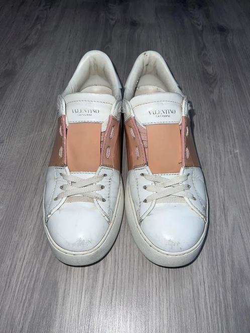 Valentino Garavani open sneaker. Wit met glanzende roze band, Kleding | Dames, Schoenen, Gedragen, Sneakers of Gympen, Wit, Ophalen of Verzenden
