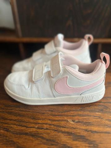 Nike Schoenen Maat 35 - Zo goed als nieuw! beschikbaar voor biedingen