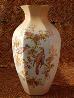 Mooie antieke Crown Ducal vaas uit Engeland 23,8 cm. 1900.