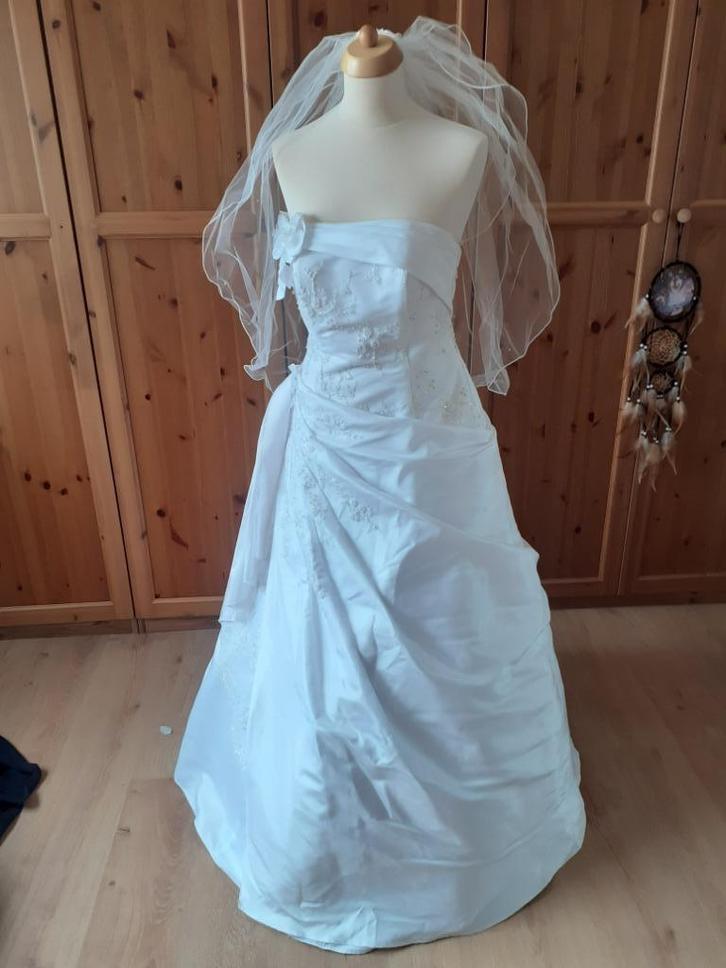 MOOIE TROUWJURK MAAT 40 IN PRIJS VERLAAGD VAN € 125.00 NAAR, Kleding | Dames, Trouwkleding en Trouwaccessoires, Zo goed als nieuw