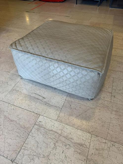 Hocker dikleder taupe luxe voetenbank poef leer, Huis en Inrichting, Banken | Voetenbanken en Poefen, Nieuw, 50 tot 75 cm, 50 tot 75 cm