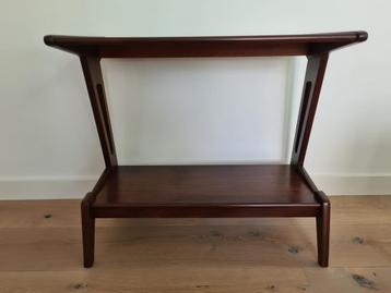 Van Teeffelen Teak Sidetable beschikbaar voor biedingen
