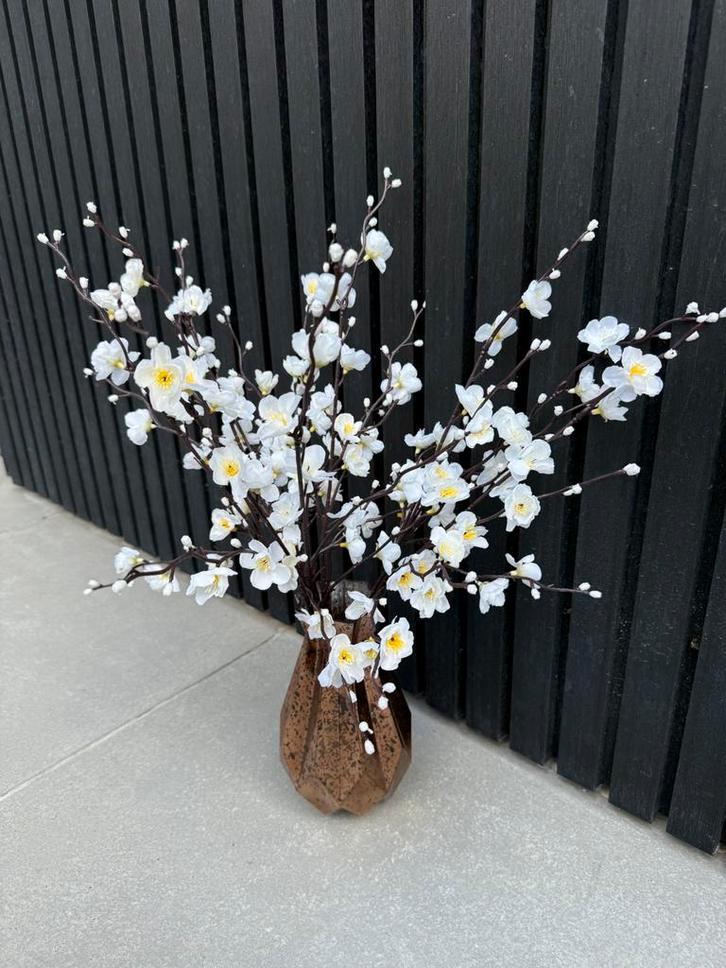 Vaas met witte bloesem kunstbloemen, Huis en Inrichting, Woonaccessoires | Kunstplanten en Kunstbloemen, Zo goed als nieuw, Ophalen of Verzenden
