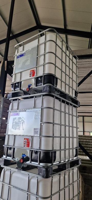 Te koop 2 stuks ibc container 1000 liter vaten SCHOON beschikbaar voor biedingen